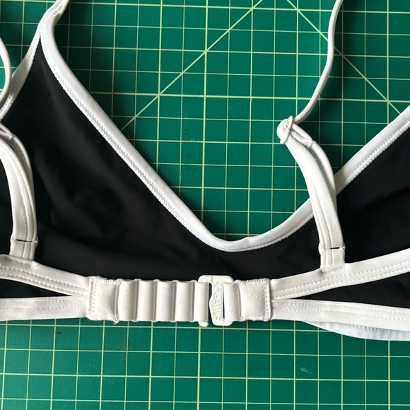 Black and White swim scoop bikini top - Picture 3 of 4